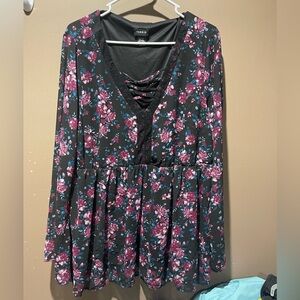 Torrid Women’s Black Floral 3/4 Sleeve Top Criss Cross Front Size 2 20/22